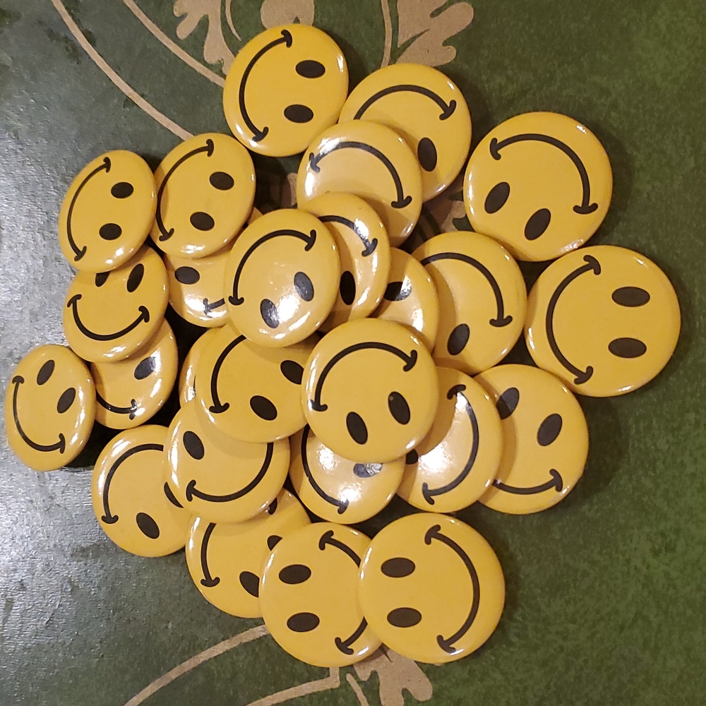 25 yellow smiley face metal buttons